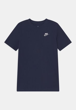 T-shirt Nike bleu marine à manches courtes avec col rond et petit logo blanc Nike sur la poitrine gauche.