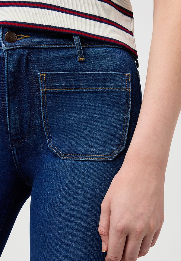 Flared Jeans - dark wash2