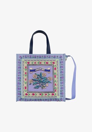 Borsa tote quadrata in tessuto con manici scuri, bordo floreale pastello, illustrazione centrale di un fiore di gelsomino e striscia con la scritta "JASMINE" su sfondo lavanda.