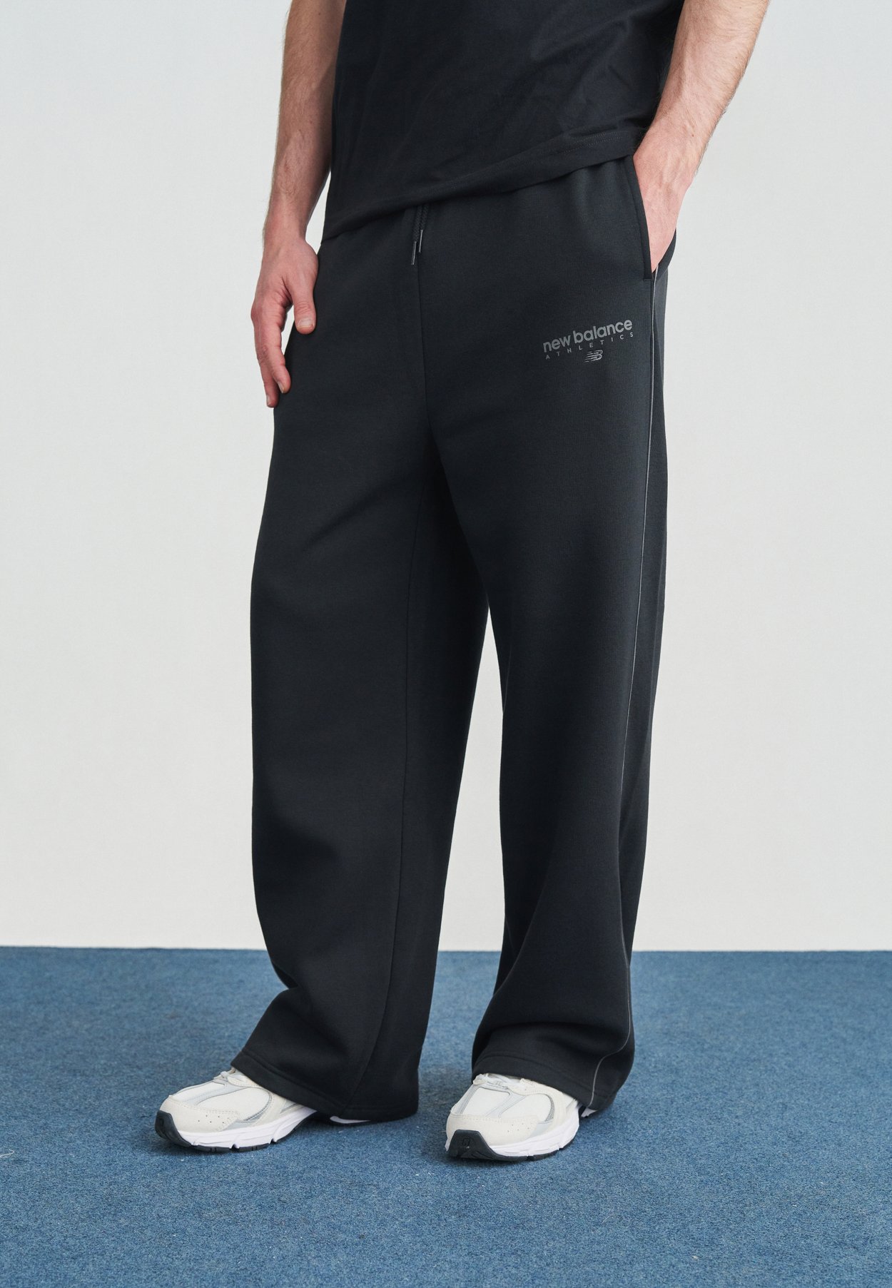 LINEAR GRAPHIC PANT