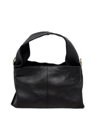 Czarna torebka ze skóry z fakturą, z szerokim paskiem i złotymi metalowymi pierścieniami po obu stronach, prezentowana na białym tle.