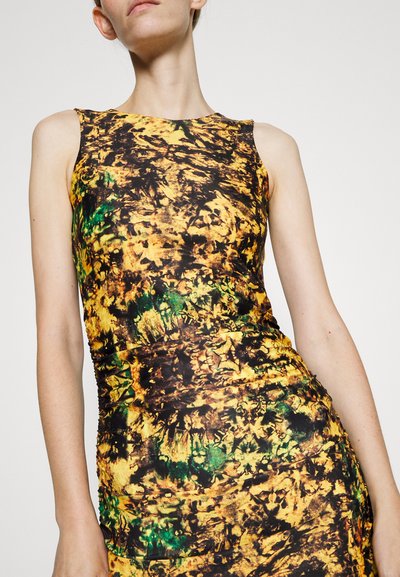 Lukhanyo Mdingi THE KENDALL DRESS - Φόρεμα από ζέρσεϊ - frosty chalk