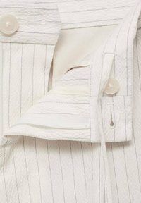 BERMUDA - Shorts - off white