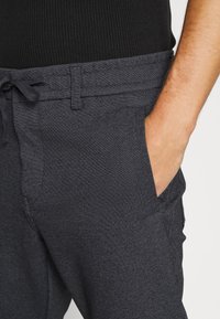 BOSS Tygbyxor - grey