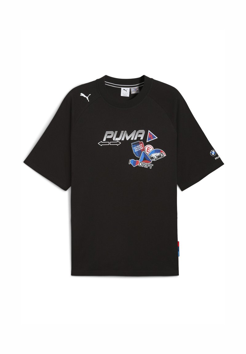 Sort t-shirt med korte ærmer med "PUMA" tekst, racerstil mærker og BMW-logo, der har et afslappet design egnet til sportstøj.