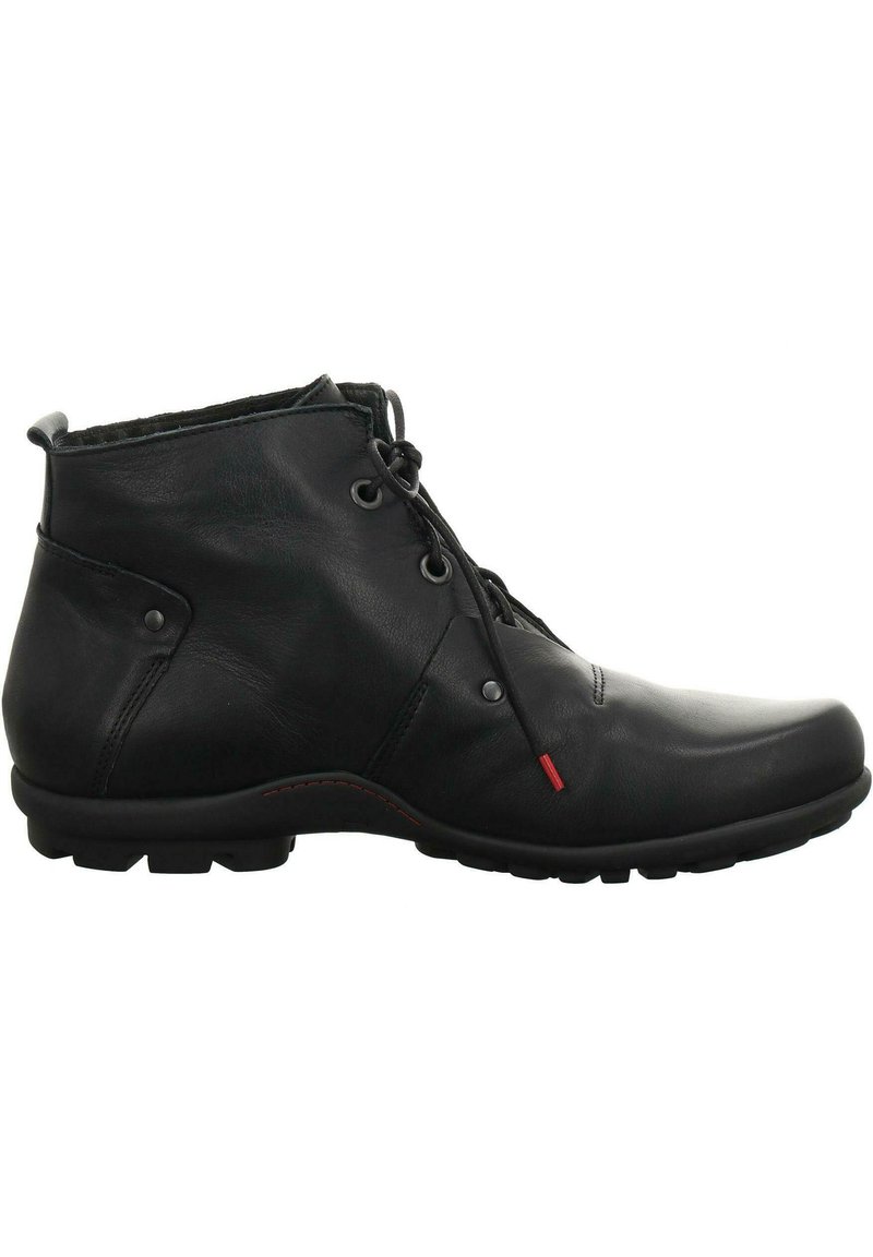 Schwarze Leder-Stiefeletten mit runder Spitze, Schnürdesign, strukturiertem Obermaterial und rotem Akzent nahe der Sohle. Gummi-Außensohle mit optimalem Grip.