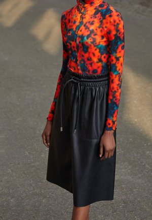 A-linjainen hame - black