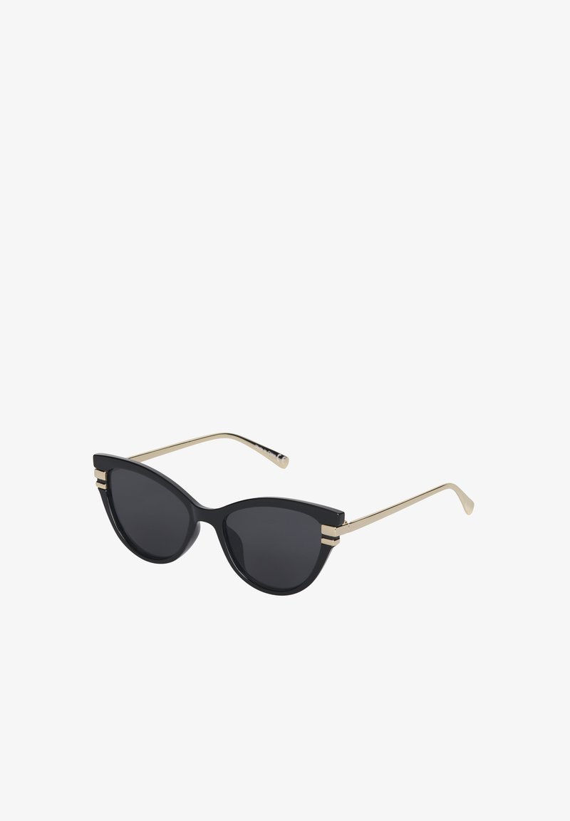 Lunettes de soleil noires en forme d'œil de chat avec branches en métal doré et doubles barres d'accent dorées près des charnières.