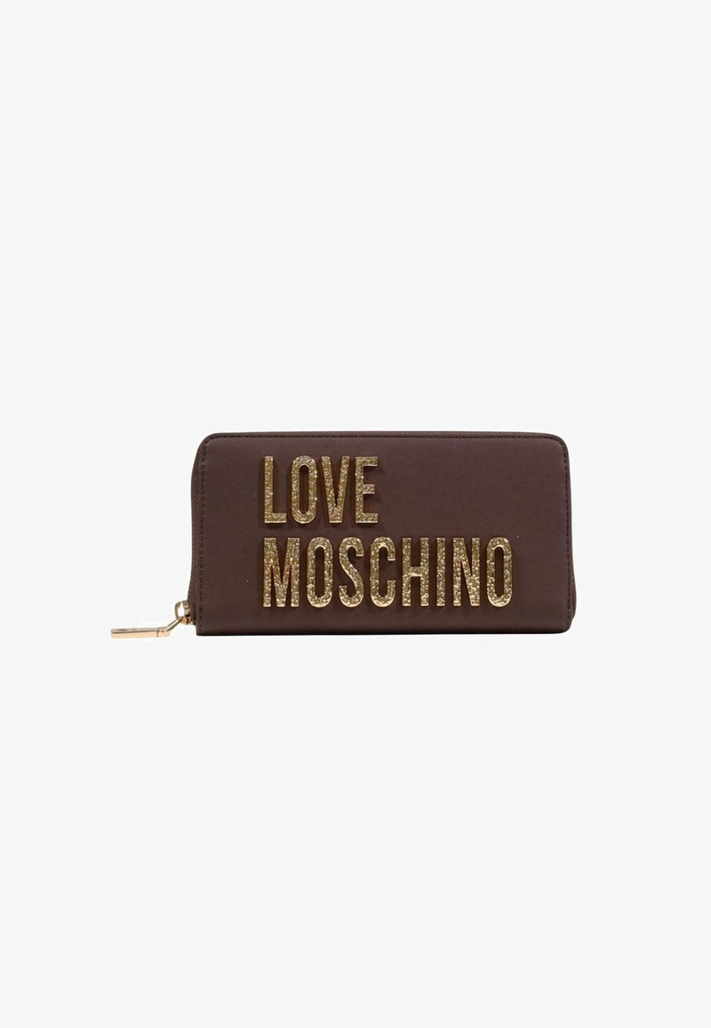 Portafoglio marrone con la scritta "LOVE MOSCHINO" in testo glitter dorato. Chiusura con zip e hardware dorato, texture liscia, forma rettangolare.