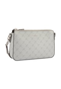 Szara syntetyczna torebka z tłoczonym wzorem, zamknięciem na zamek i srebrnym wykończeniem. Odłączany pasek dla większej wszechstronności. Kompaktowy i prostokątny kształt.