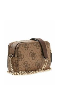 Sac bandoulière marron à motifs avec une fermeture éclair, une sangle chaîne dorée et une bandoulière réglable en cuir marron foncé.