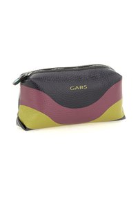 Bustina di pelle colorata in nero, bordeaux e oliva con texture liscia, chiusura con ZIP e logo impresso sul davanti.