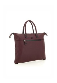 Borsa a mano in pelle color bordeaux con due manici, tasca frontale con zip e una texture discreta. Caratterizzata da dettagli in metallo argentato e piedini protettivi sulla base.