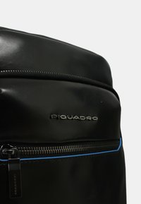 Piquadro Tagesrucksack - black