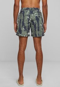 Urban Classics PATTERN - Fürdőnadrág - white dot camo aop