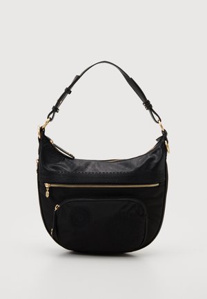 Sac à main noir en forme de croissant avec bandoulière réglable, fermetures éclair dorées et motifs circulaires en relief sur les poches avant.