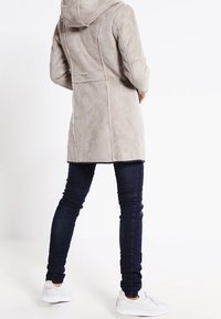 Gipsy by Mauritius Abrigo corto - taupe