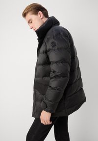 Colmar Originals MAN - Casaco de penas - black/black