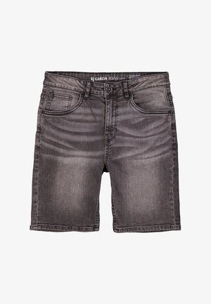 Shorts en denim gris avec une coupe classique, cinq poches, passants de ceinture et un léger délavage. Équipés de quincaillerie noire sur une fermeture à glissière et un bouton.