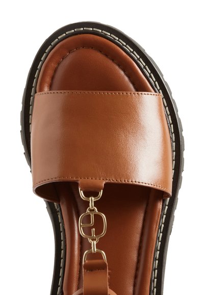 claudie pierlot sandales