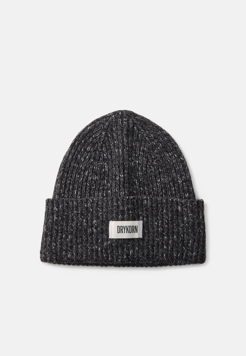 Gorro de malha em cinza escuro com uma aba dobrada. Apresenta um pequeno rótulo branco com o texto "DRYKORN". Material texturizado e quente.