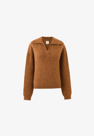 Bruine gebreide trui, zachte textuur, V-hals met een kraag, lange mouwen en een relaxte pasvorm. Minimalistisch ontwerp, geen patronen of accenten.