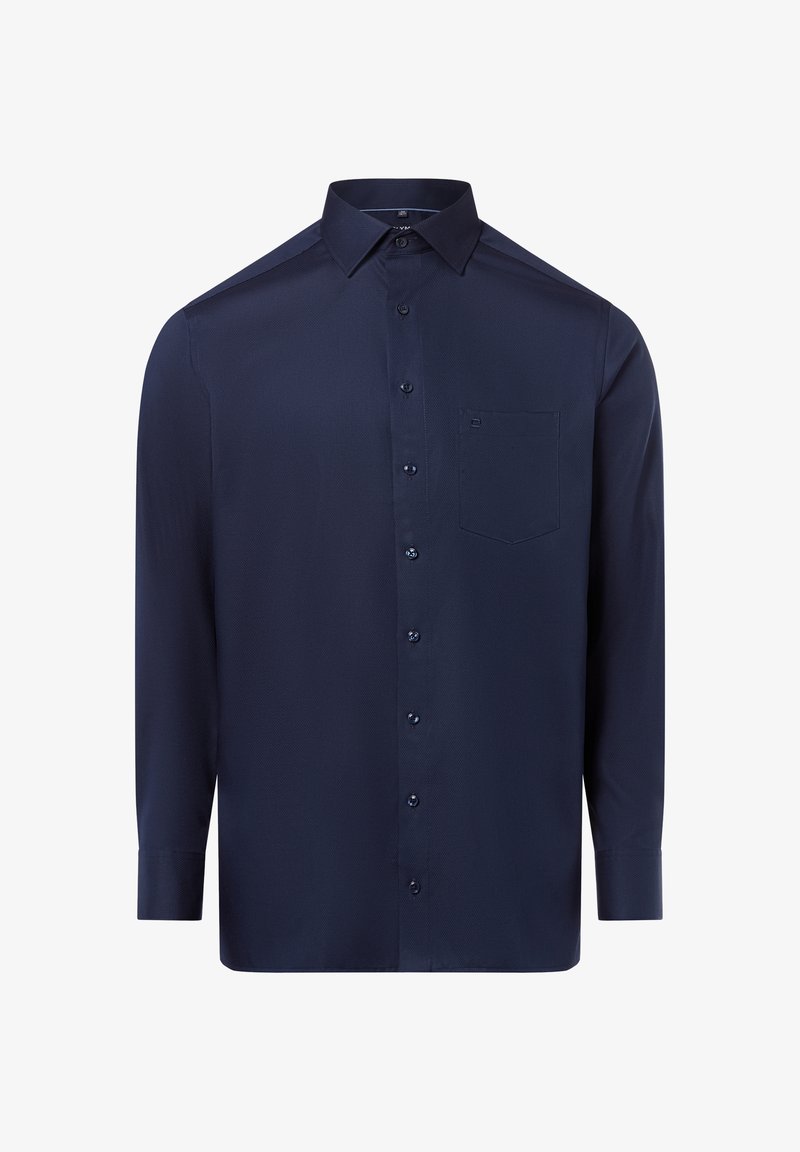 Camicia da uomo a maniche lunghe blu navy con colletto a punta e taschino sul petto, esposta su uno sfondo bianco.