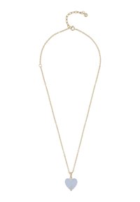 Guldtonad kedjesmycke med en ljusblå hjärtformad berlock, med en texturerad yta och ett kräftklor-lås.