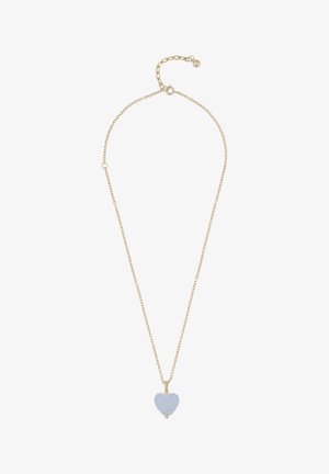 Guldtonad kedjesmycke med en ljusblå hjärtformad berlock, med en texturerad yta och ett kräftklor-lås.