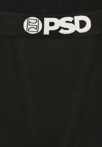 Čierne boxerky s širokým elastickým pásom, na ktorom je v bielej farbe vyznačené "PSD". Majú hladký povrch a pohodlné nosenie.