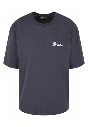 Camiseta de algodón de manga corta en azul marino oscuro, con cuello redondo y un pequeño logo "Dropsize" en azul claro en la parte izquierda del pecho.