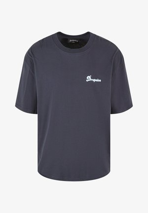 T-shirt à manches courtes bleu marine foncé en coton, avec un col arrondi et un petit logo "Dropsize" bleu clair sur la zone de la poitrine gauche.