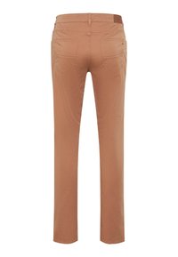 Bruine, rechte broek met een gladde textuur, voorzien van twee achterzakken en een taille-tag. Ontworpen voor een getailleerde pasvorm.
