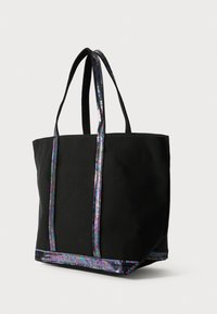 Borsa tote nera con rifinitura di paillettes multicolori lucenti sui manici e sul fondo. Tessuto resistente e forma rettangolare con doppie maniglie.