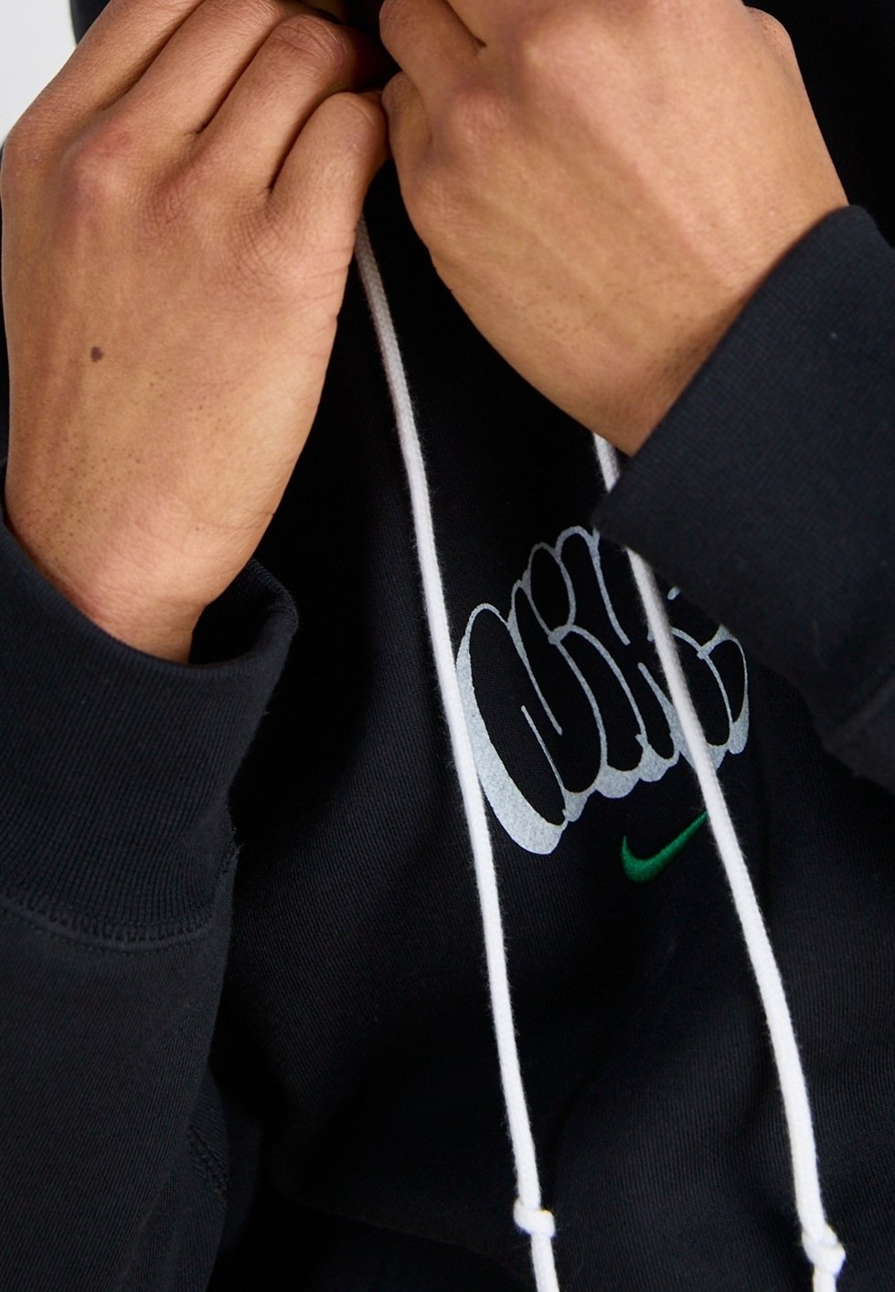 black nike hoodie with strings