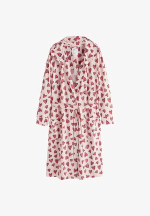 Lyserød badekåbe med røde hjerte mønstre, bælte til at binde i taljen, lange ærmer, krave og forlommer.