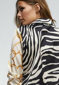 LOLA CASADEMUNT Button-down blouse - black