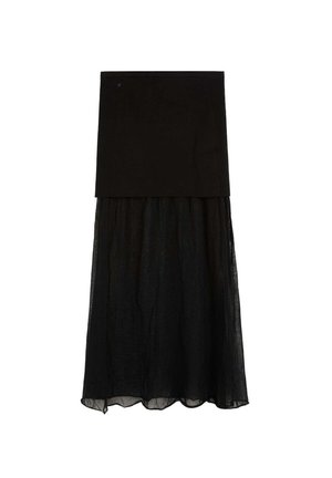 Falda negra con un panel superior sólido y una tela inferior fluida y semi-transparente, hasta la rodilla, mostrada sobre un fondo blanco.