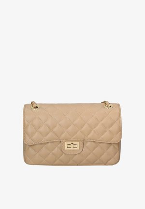 Beige gesteppte Lederhandtasche mit goldenen Kettenriemen und einem rechteckigen goldenen Drehverschluss an der vorderen Klappe.