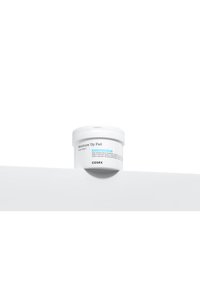 COSRX Moisture Up Pad in een witte container met een blauwe label. Het deksel is iets verhoogd en toont productinformatie aan de zijkant.