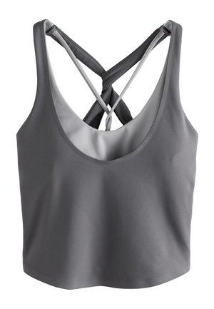 Pilkas sportinis liemenėlė su dviem susikryžiavusiomis petnešėlėmis ir apskritu iškirpte, sukurtas sportiniam ar laisvalaikio dėvėjimui, pateiktas ant balto fono.