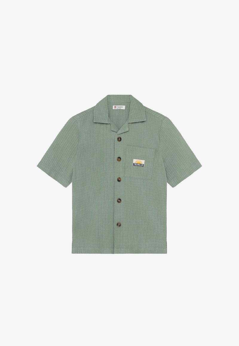 Kortärmelig overhemd met knopen in lichtgroen, met een verticale streepjespatroon, een borstzak met een logo en bruine knopen.