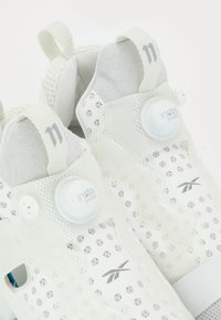 Reebok LTD 11 BY BORIS BIDJAN SABERI INSTAPUMP FURY MID UNISEX - Sportcipő - white