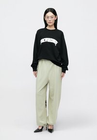 032c ONE DOLLAR BILL CREW NECK - Mikina - washed black