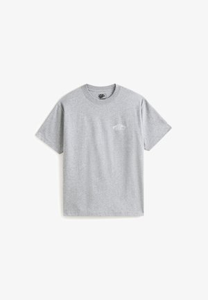 T-shirt en coton gris avec un col rond, des manches courtes, et un petit logo "Vans Off The Wall" imprimé sur la partie gauche de la poitrine.