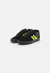 Globe ENCORE 2 - Sapatilhas - black/acid