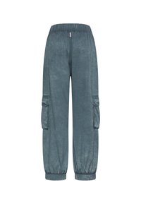 Spodnie cargo z elastycznym pasem w wyblakłym kolorze teal, wyposażone w dwie boczne kieszenie oraz elastyczne mankiety. Wykonane z miękkiej, lekkiej tkaniny o matowym wykończeniu.