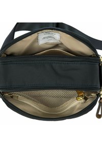 Borsa a tracolla nera compatta con chiusura a zip, dotata di un interno beige, tasca in rete e dettagli in metallo color oro.