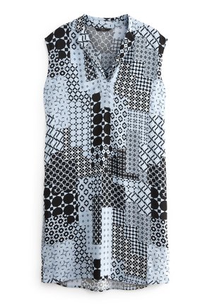 Robe sans manches bleu clair avec des motifs patchwork géométriques noirs et blancs et un petit col.