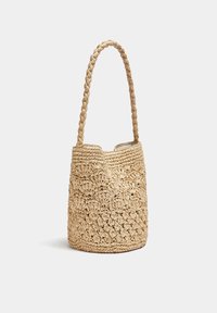 pull&bear basket